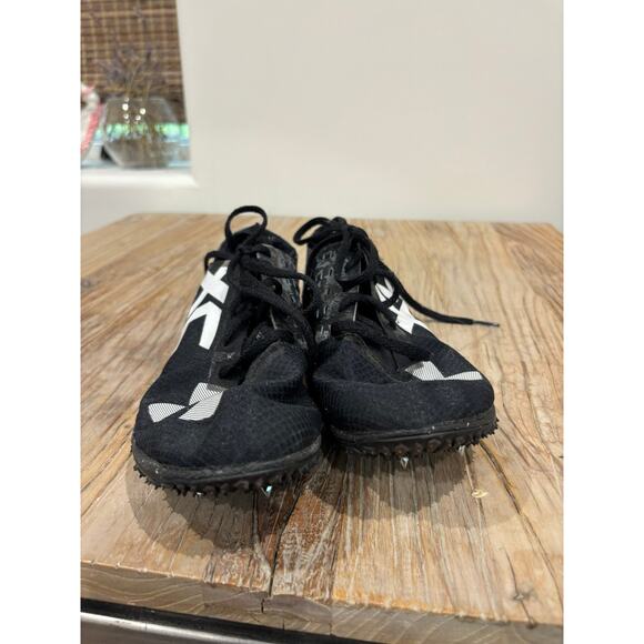 Under Armour Charged Bandit XC Spike track running shoes Size 7.5 Black White - Picture 1 of 8